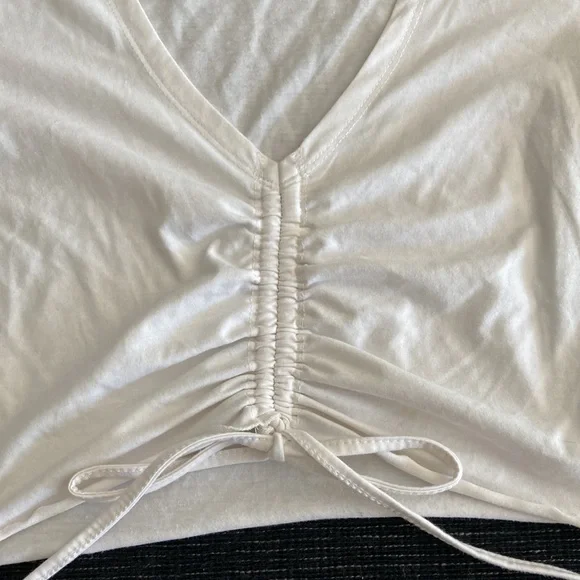 White cropped t-shirt with ruched front and bow from Shein - Picture 3 of 4